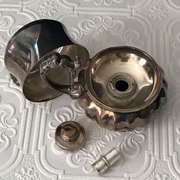 Antique Pairpoint Quadruple Silver Plate Handheld Oil Lamp with Cup - Picture 8 of 16